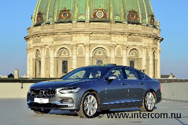 329 Volvo C90